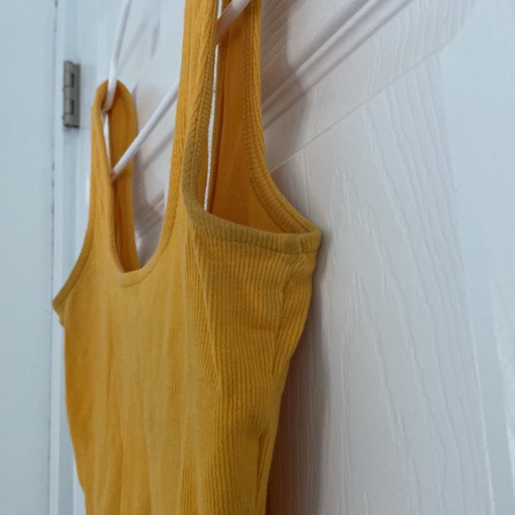 crop top - Picture 2 of 2